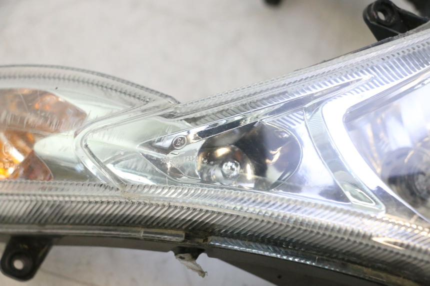 photo de FARO DELANTERO PEUGEOT KISBEE 4T 50 (2018 - 2022) - Detalles de los puntos de fijación