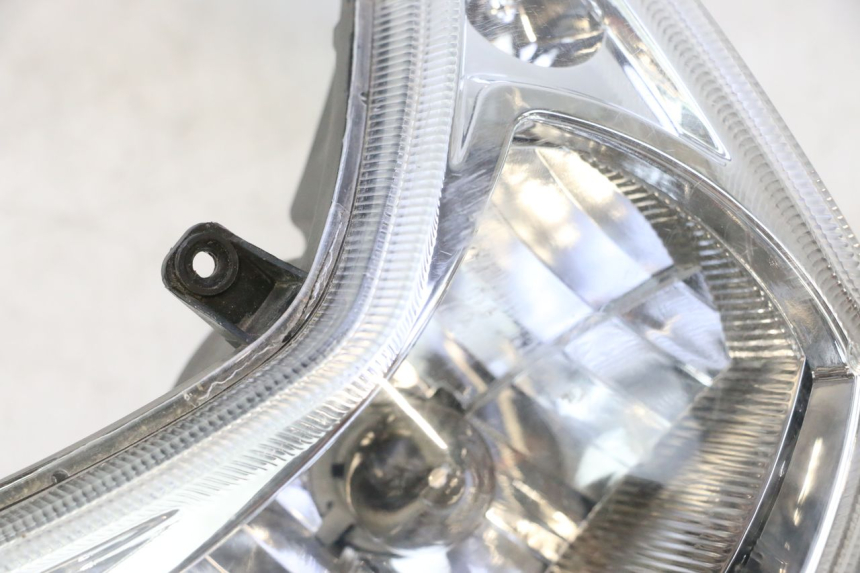 photo de FARO DELANTERO PEUGEOT KISBEE 4T 50 (2023 - 2026) - Ángulo de visión alternativo