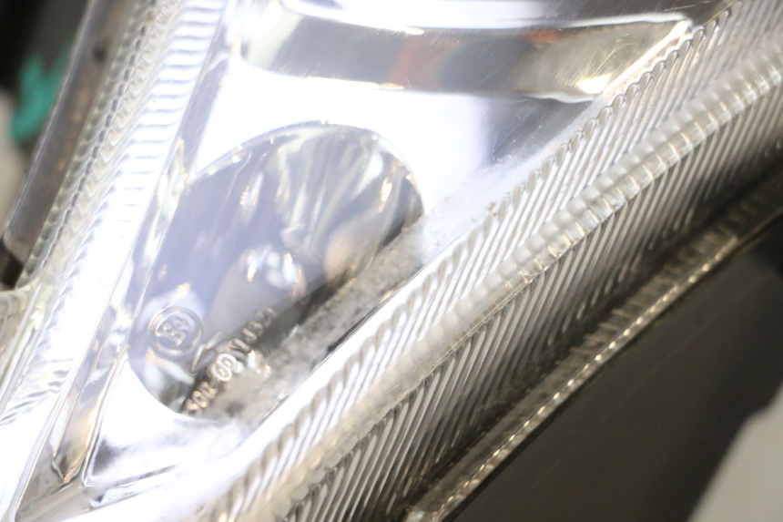 photo de FARO DELANTERO PEUGEOT KISBEE 4T 50 (2023 - 2026) - Detalles de los puntos de fijación