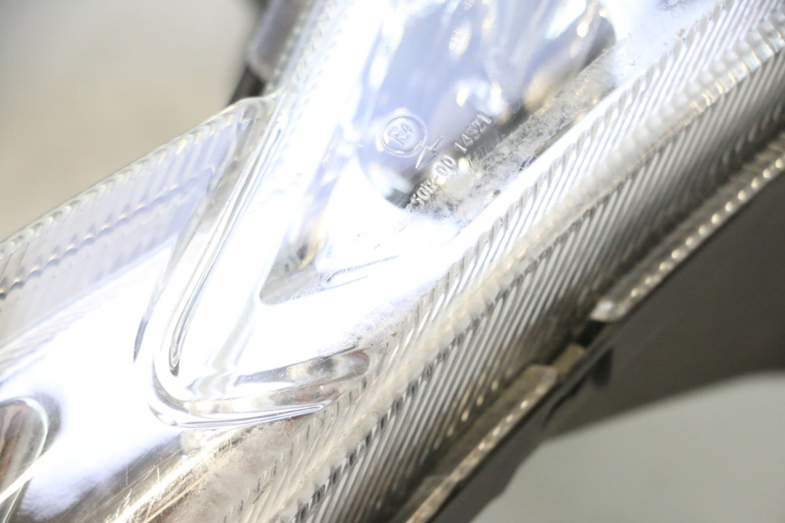 photo de FARO DELANTERO PEUGEOT KISBEE 4T 50 (2023 - 2026) - Estado de la superficie y material