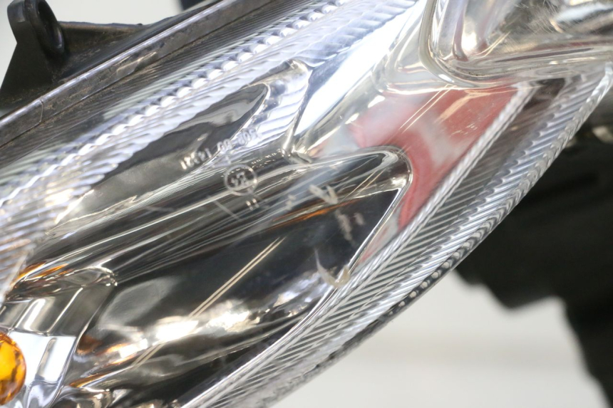 photo de FARO DELANTERO PEUGEOT KISBEE 4T 50 (2018 - 2022) - Marcados y referencias originales