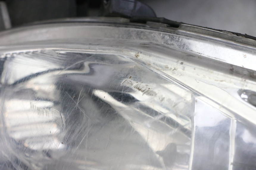 photo de FARO DELANTERO LONGJIA SHARPY 125 (2020 - 2024) - Estado de la superficie y material