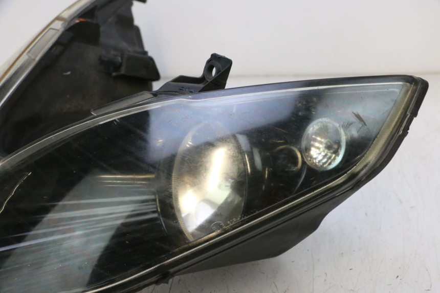 photo de FARO DELANTERO PIAGGIO MP3 RL 250 (2006 - 2010) - Detalles de los puntos de fijación