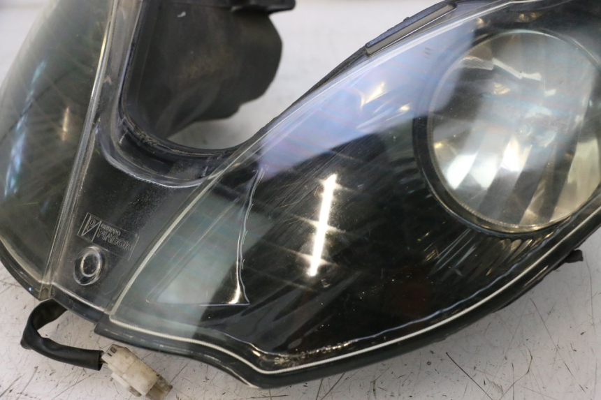 photo de FARO DELANTERO PIAGGIO MP3 RL 250 (2006 - 2010) - Estado de la superficie y material