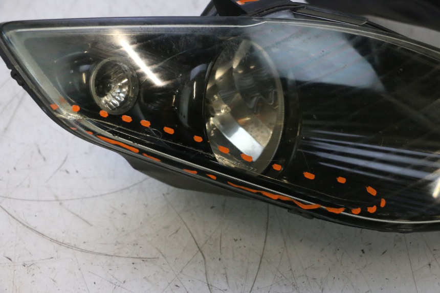photo de FARO DELANTERO PIAGGIO MP3 RL 250 (2006 - 2010) - Detalles de los puntos de fijación