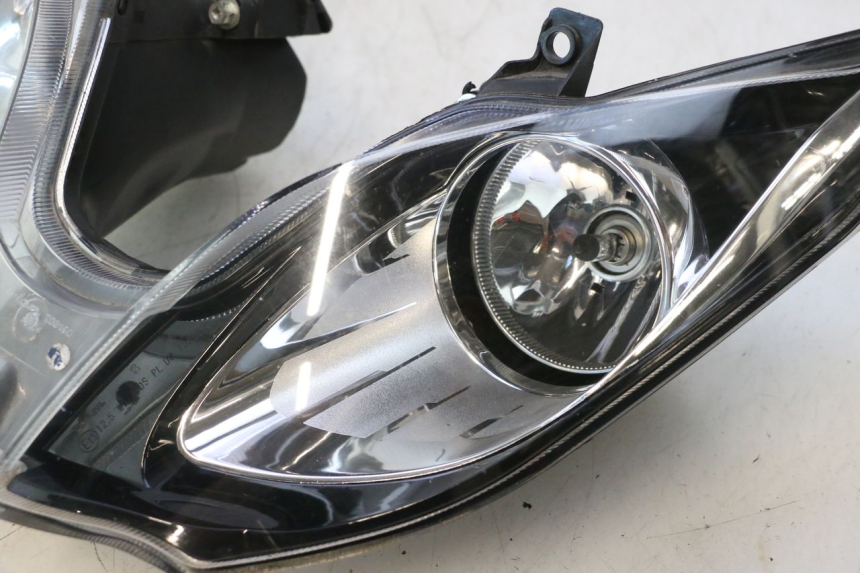photo de FARO DELANTERO PIAGGIO MP3 500 (2016 - 2018) - Primer plano técnico