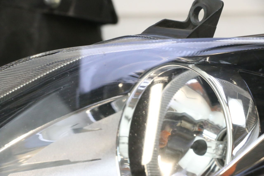 photo de FARO DELANTERO PIAGGIO MP3 500 (2016 - 2018) - Detalles de los puntos de fijación