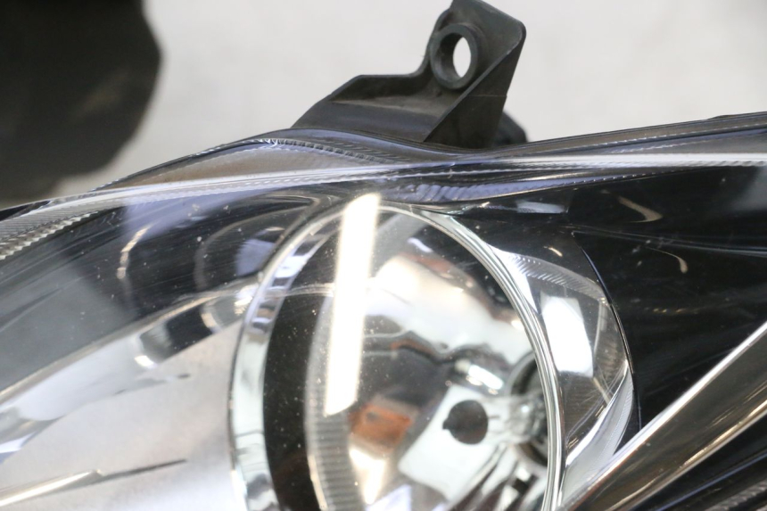 photo de FARO DELANTERO PIAGGIO MP3 500 (2016 - 2018) - Estado de la superficie y material
