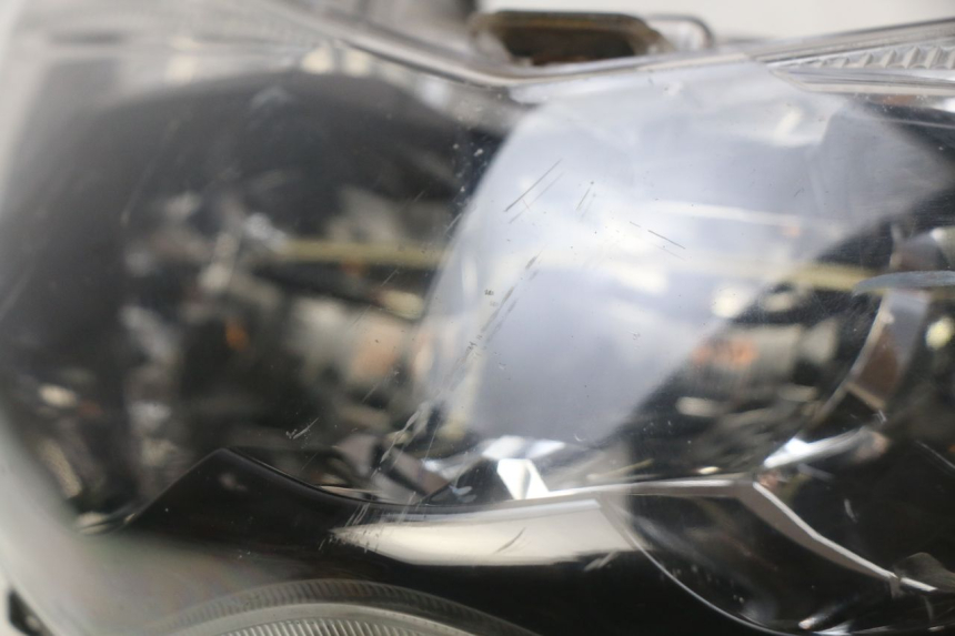 photo de FARO DELANTERO YAMAHA N-MAX NMAX 125 (2017 - 2020) - Primer plano técnico