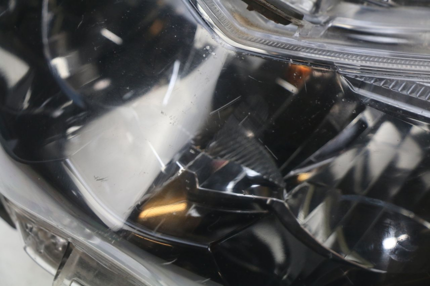 photo de FARO DELANTERO YAMAHA N-MAX NMAX 125 (2017 - 2020) - Estado de la superficie y material