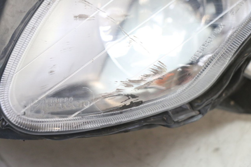 photo de FARO DELANTERO PIAGGIO NRG POWER PUREJET 50 (2018 - 2021) - Detalles de los puntos de fijación