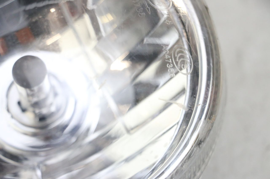 photo de FARO DELANTERO JM MOTORS OLDIES GT 4T 50 (2018 - 2025) - Detalles de los puntos de fijación