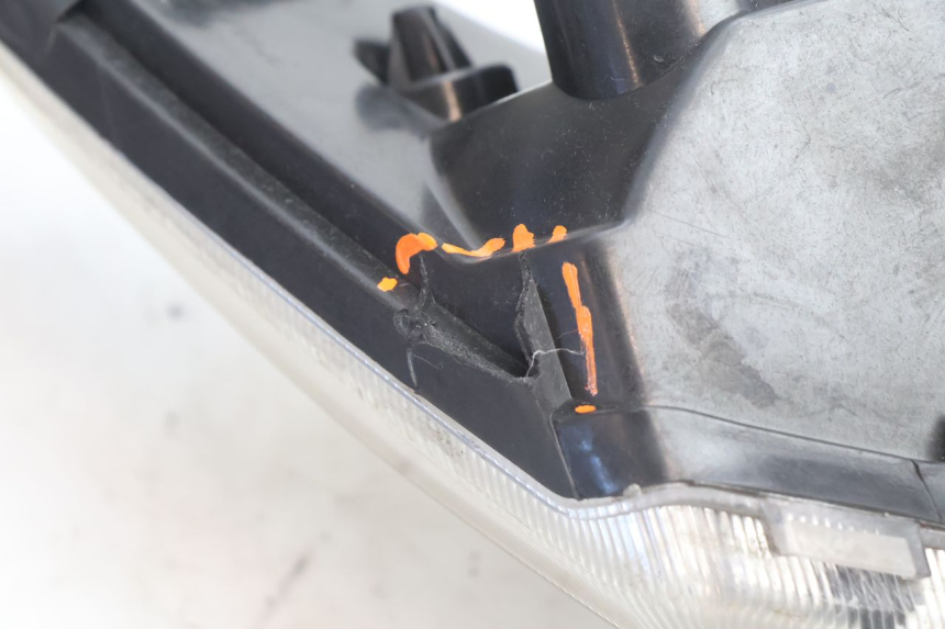 photo de FARO DELANTERO SYM ORBIT III 3 4T 50 (2021 - 2025) - Detalles de los puntos de fijación