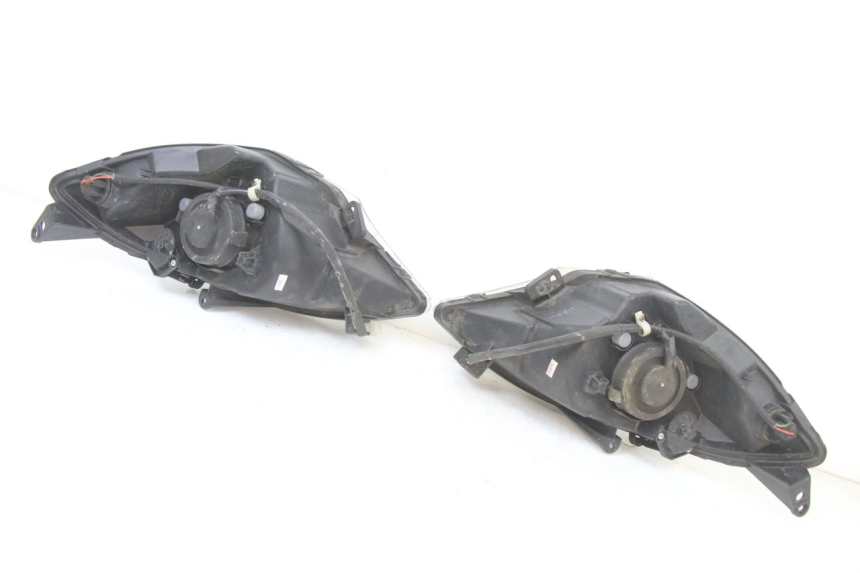 photo de FARO DELANTERO PEUGEOT SATELIS 125 (2013 - 2018) - Detalles de los puntos de fijación