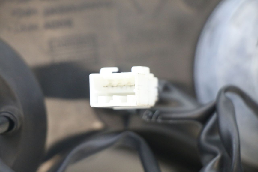 photo de FARO DELANTERO PIAGGIO NRG POWER PUREJET 50 (2018 - 2021) - Estado de la superficie y material