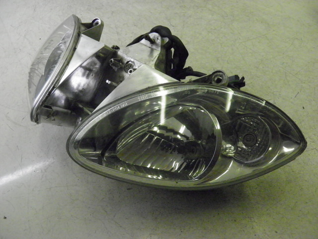 photo de FARO DELANTERO PIAGGIO X9 250 (2000 - 2002) - Características distintivas