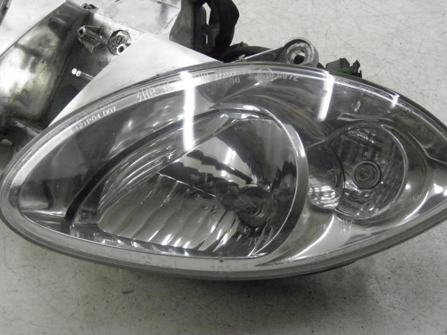 photo de FARO DELANTERO PIAGGIO X9 250 (2000 - 2002) - Detalles de los puntos de fijación