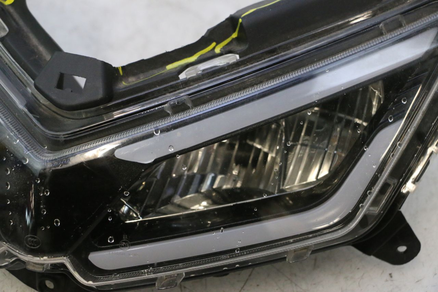 photo de FARO DELANTERO JM MOTORS R-MAX TECH 50 (2024 - 2026) - Estado de la superficie y material