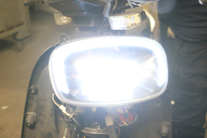 photo de FARO DELANTERO BAIKU SAKURA 1 (2021 - 2025) - Zoom estado de uso
