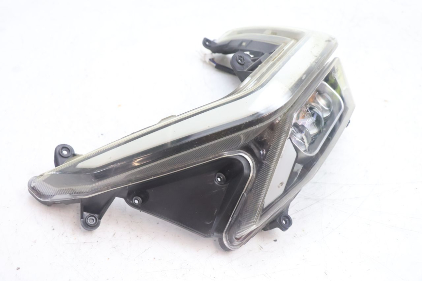 photo de FARO DELANTERO JM MOTORS SANTANA EVO 50 (2024 - 2026) - Primer plano técnico