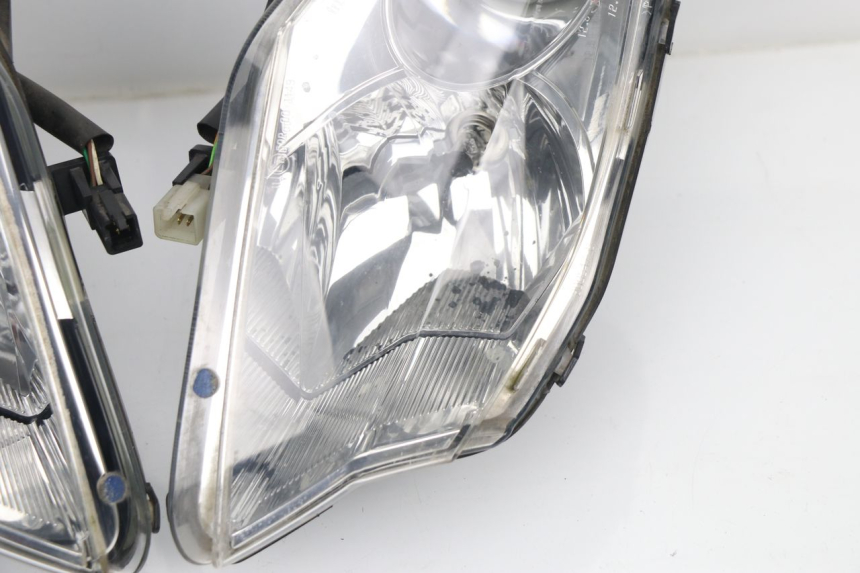 photo de FARO DELANTERO PEUGEOT SATELIS COMPRESSOR K15 125 (2006 - 2009) - Inspección visual detallada