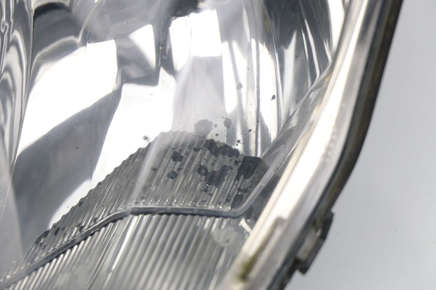photo de FARO DELANTERO PEUGEOT SATELIS COMPRESSOR K15 125 (2006 - 2009) - Enfoque en la estructura