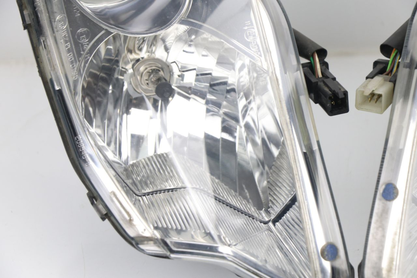 photo de FARO DELANTERO PEUGEOT SATELIS COMPRESSOR K15 125 (2006 - 2009) - Zoom calidad de ocasión