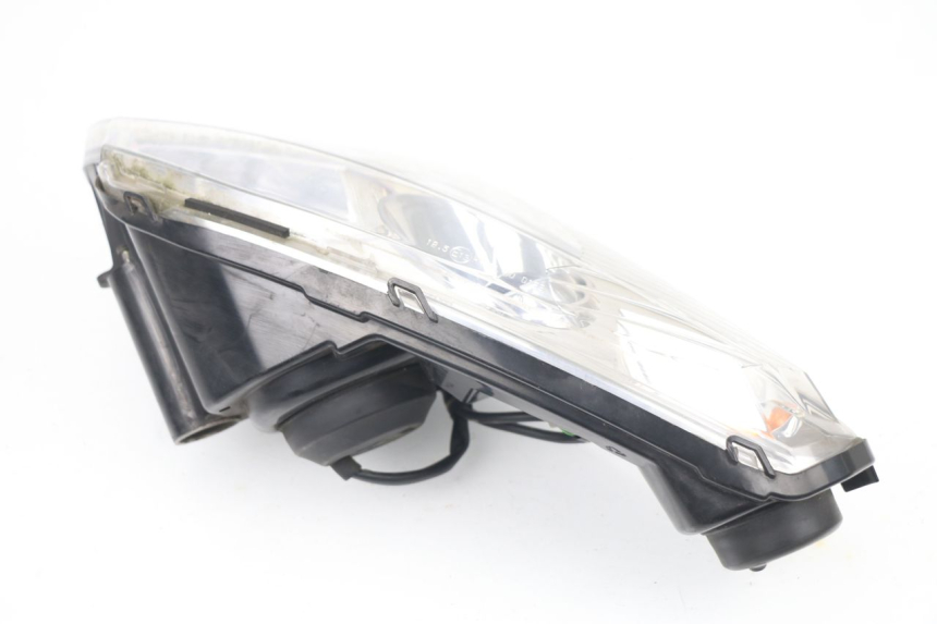 photo de FARO DELANTERO PEUGEOT SATELIS 125 (2010 - 2012) - Primer plano técnico