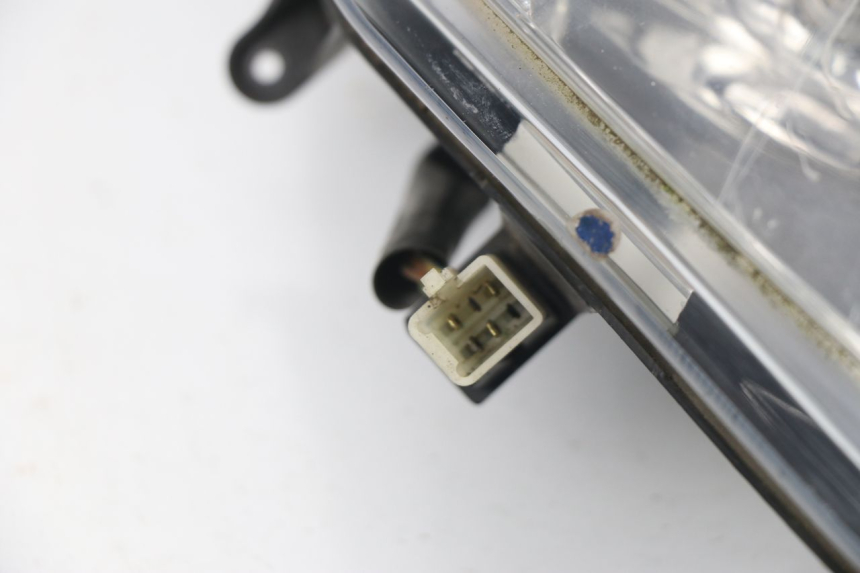 photo de FARO DELANTERO PEUGEOT SATELIS 125 (2010 - 2012) - Estado de la superficie y material