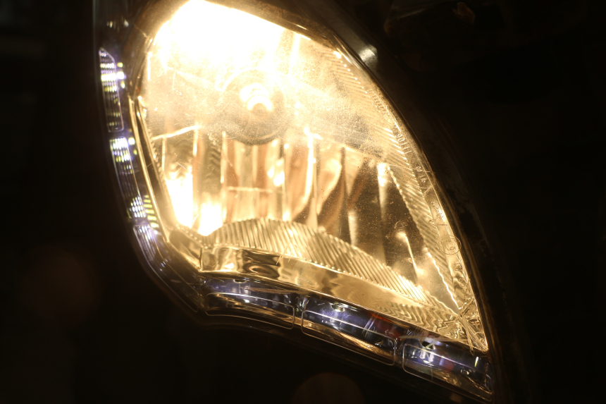 photo de FARO DELANTERO PEUGEOT SATELIS 125 (2013 - 2018) - Zoom sobre los componentes