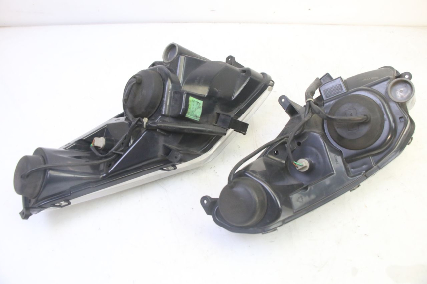 photo de FARO DELANTERO PEUGEOT SATELIS 125 (2006 - 2009) - Estado de la superficie y material