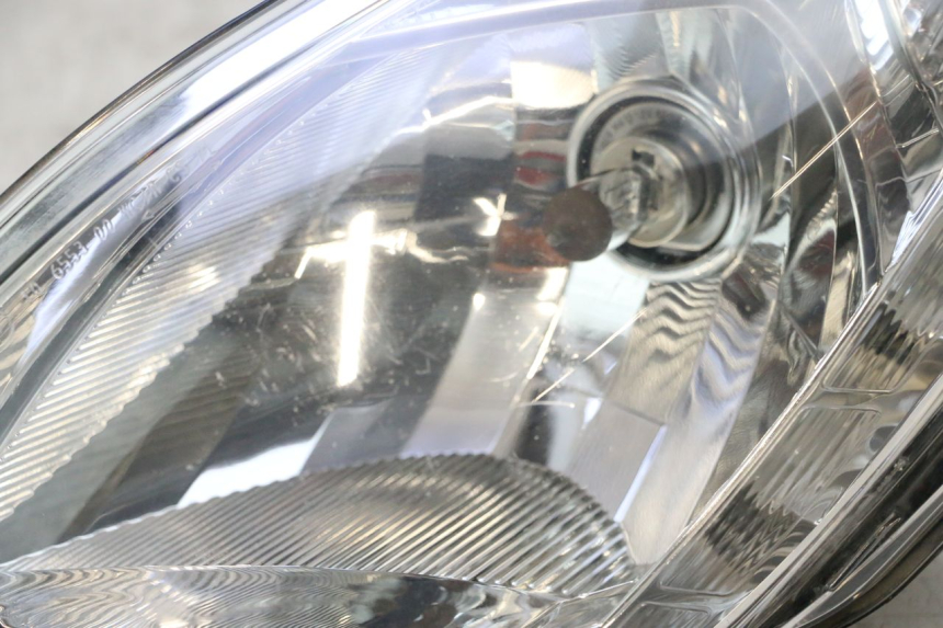 photo de FARO DELANTERO PEUGEOT SATELIS 125 (2013 - 2018) - Características distintivas