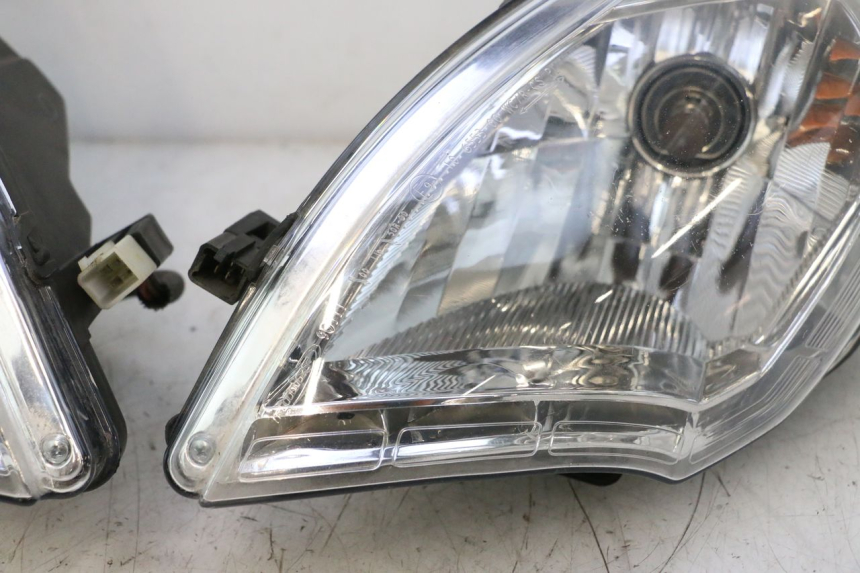 photo de FARO DELANTERO PEUGEOT SATELIS 125 (2013 - 2018) - Perfil de la pieza de repuesto