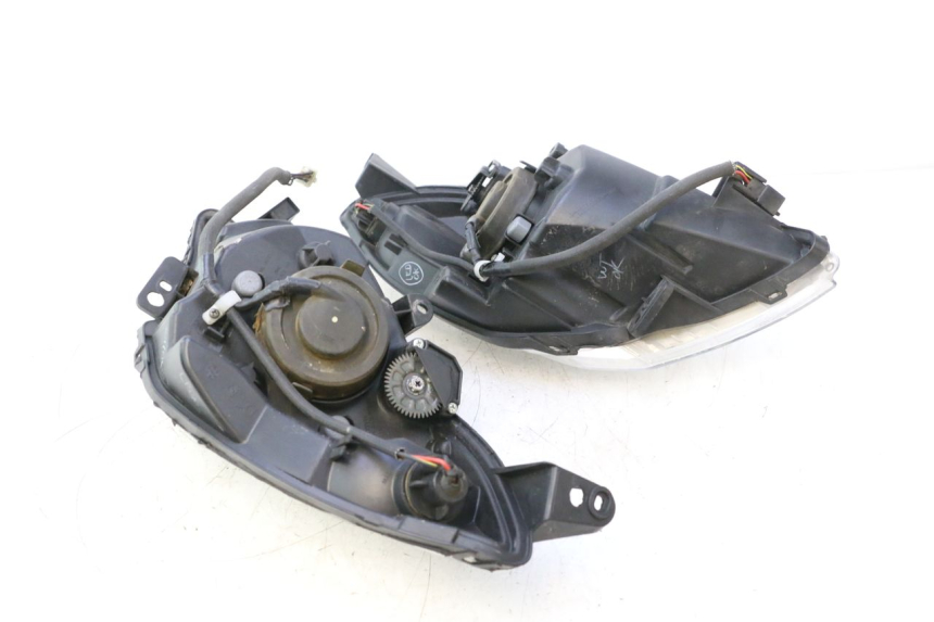 photo de FARO DELANTERO PEUGEOT SATELIS 125 (2013 - 2018) - Otra perspectiva