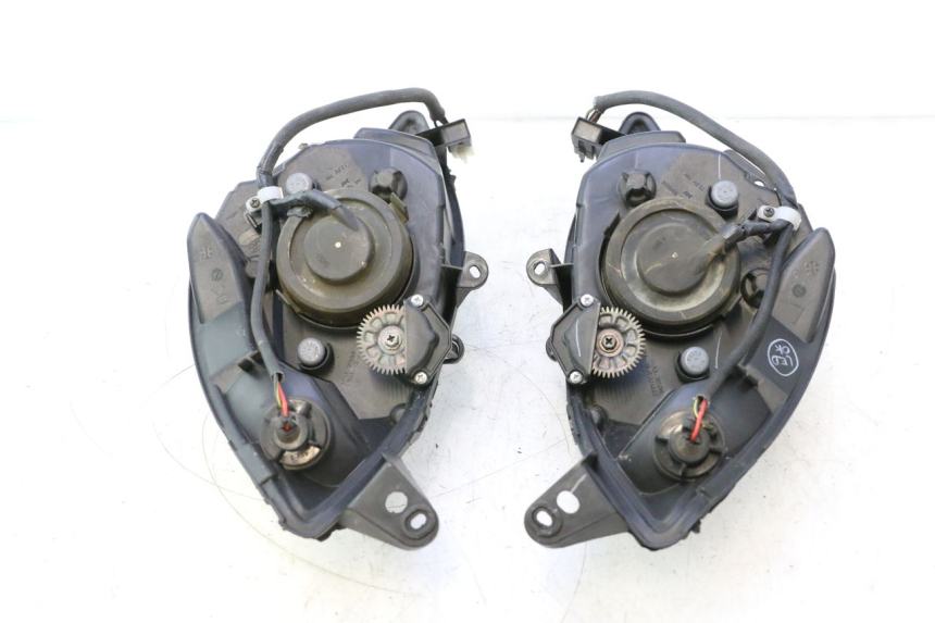 photo de FARO DELANTERO PEUGEOT SATELIS 125 (2013 - 2018) - Detalles de los puntos de fijación