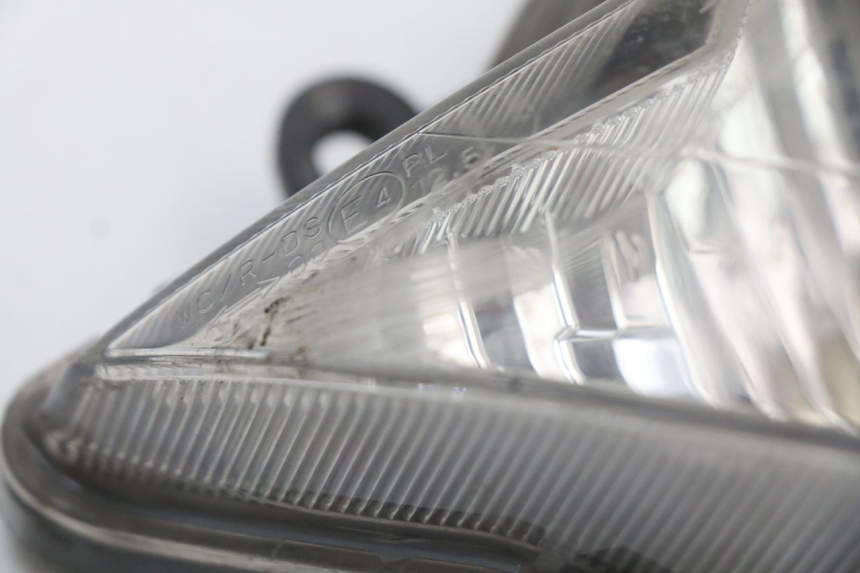 photo de FARO DELANTERO HONDA SH ABS 125 (2012 - 2017) - Detalles de los puntos de fijación
