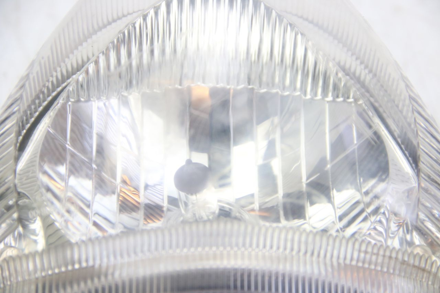 photo de FARO DELANTERO SUZUKI SIXTEEN 125 (2008 - 2010) - Detalles de los puntos de fijación