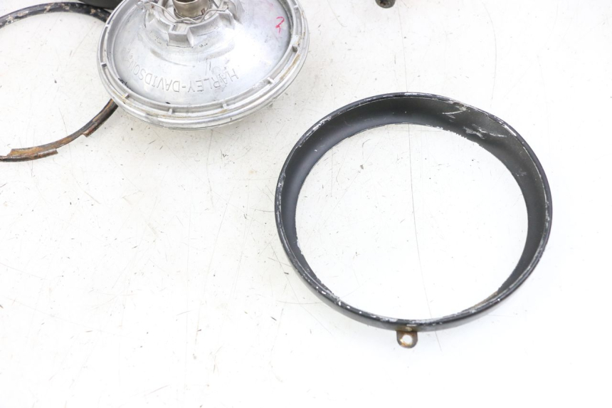 photo de Faro delantero HARLEY DAVIDSON SPORTSTER XL CUSTOM 1200 (2003 - 2004) - Primer plano técnico