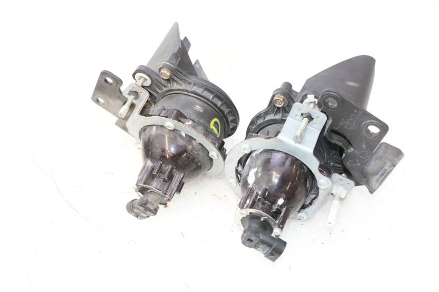 photo de FARO DELANTERO CAN-AM SPYDER RS 1000 (2008 - 2012) - Detalle de la pieza