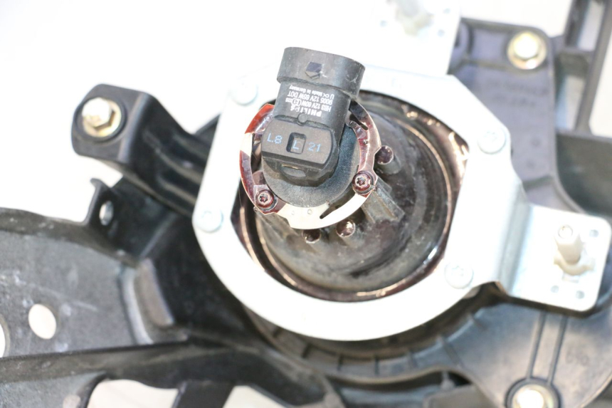 photo de FARO DELANTERO CAN-AM SPYDER RS 1000 (2008 - 2012) - Otra vista del artículo