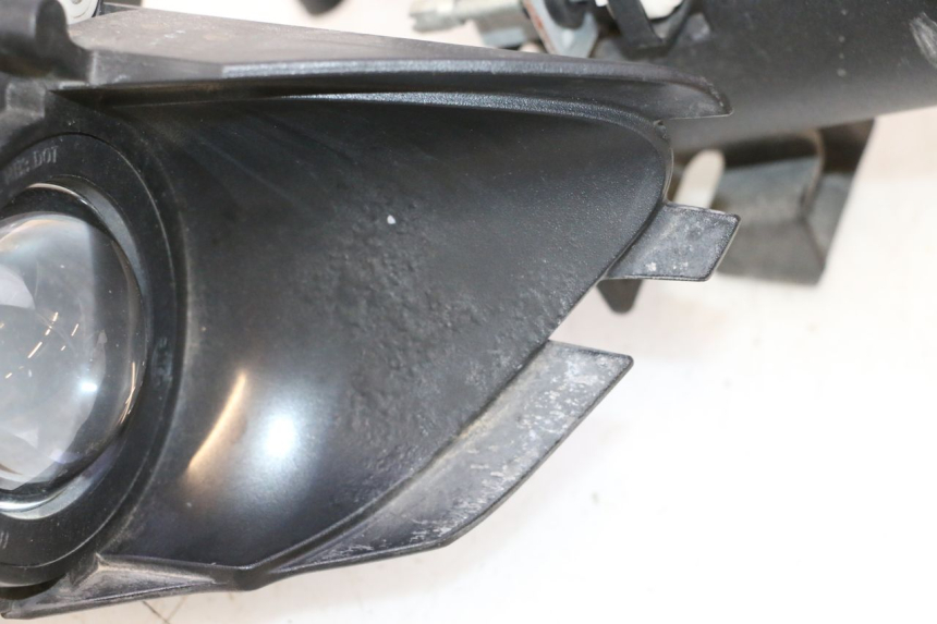 photo de FARO DELANTERO CAN-AM SPYDER RS 1000 (2008 - 2012) - Primer plano de alta resolución