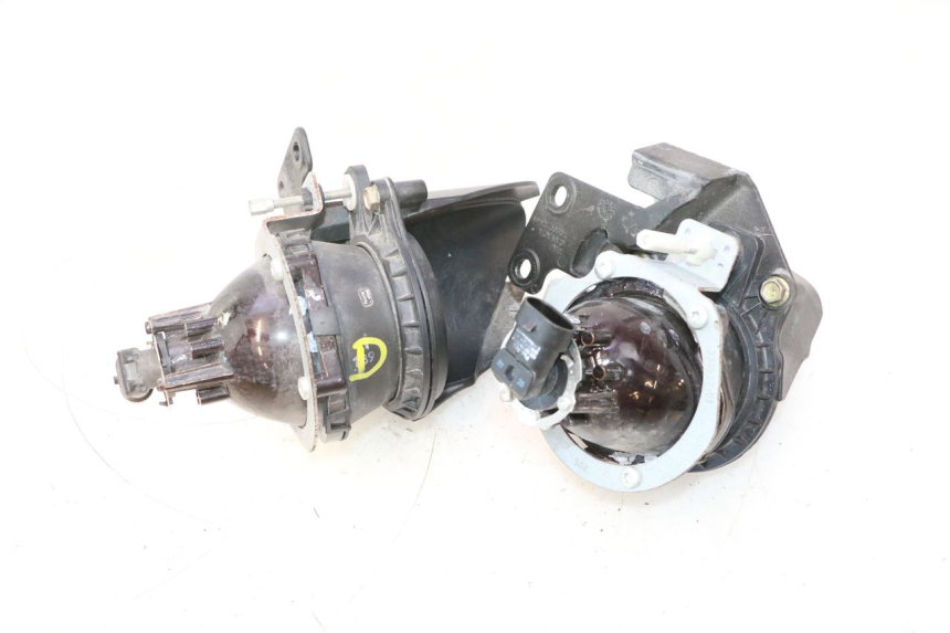 photo de FARO DELANTERO CAN-AM SPYDER RS 1000 (2008 - 2012) - Estado de la superficie y material