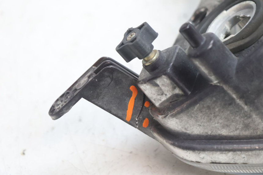 photo de FARO DELANTERO APRILIA SR 2T 50 (2012 - 2017) - Primer plano técnico