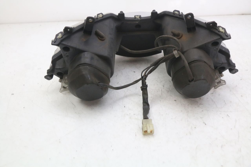 photo de FARO DELANTERO RAZZO STEED 125 (2012 - 2018) - Detalles de los puntos de fijación