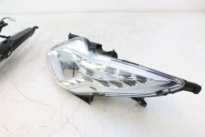 photo de FARO DELANTERO VASTRO STREET S 50 (2016 - 2021) - Recambio usado revisado