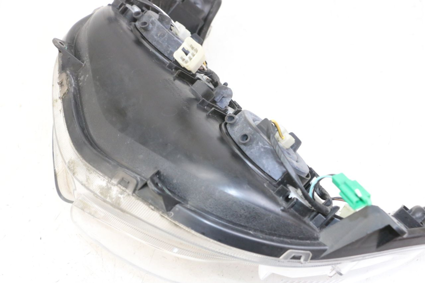 photo de FARO DELANTERO SUZUKI BURGMAN 125 (2018 - 2021) - Primer plano técnico