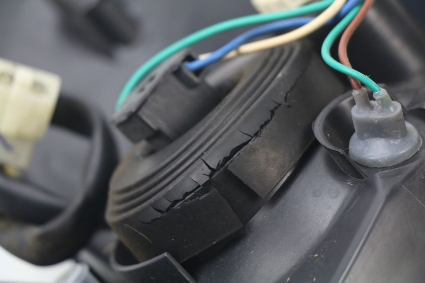 photo de FARO DELANTERO SYM SYMPHONY 50 (2009 - 2015) - Detalle de la pieza