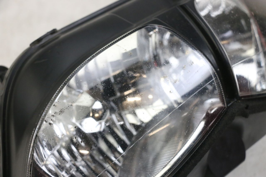 photo de FARO DELANTERO YAMAHA TDM ABS 900 (2002 - 2014) - Primer plano técnico