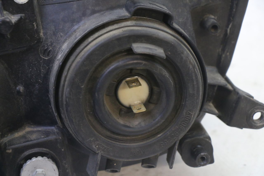 photo de FARO DELANTERO YAMAHA TDM ABS 900 (2002 - 2014) - Estado de la superficie y material