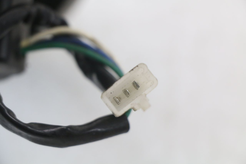 photo de FARO DELANTERO BAOTIAN TRAVEL SPIRIT 50 (2010 - 2012) - Detalles de los puntos de fijación